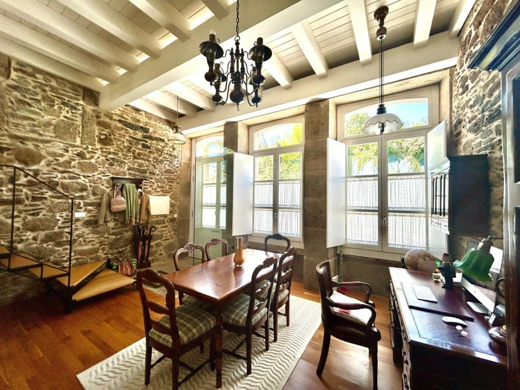 Adosado de 3 habitaciones en Santiago de Compostela en venta - 1.380.000 € (Ref: 9595336)