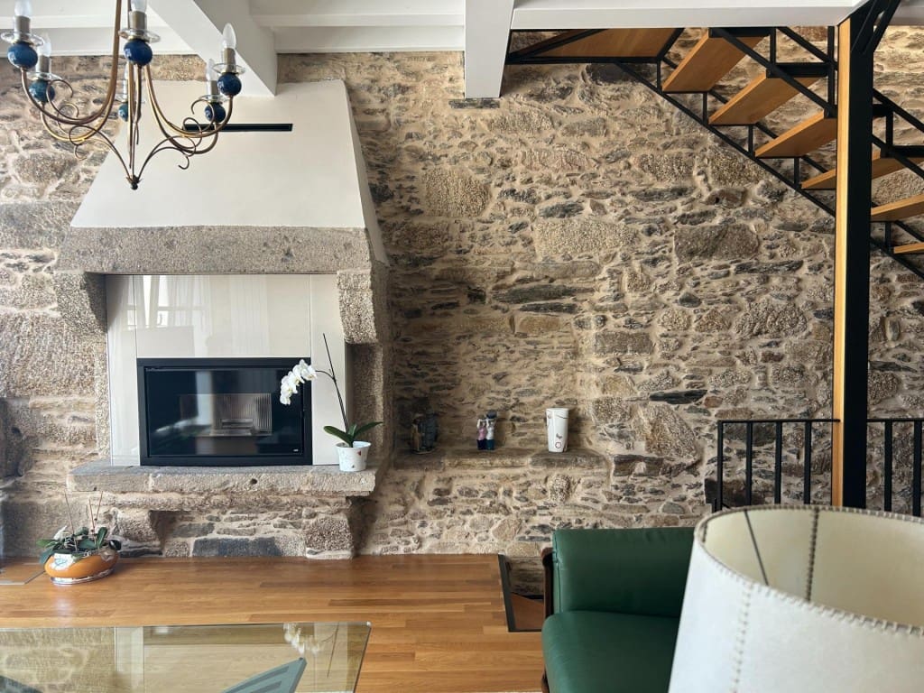 Adosado de 3 habitaciones en Santiago de Compostela en venta - 1.380.000 € (Ref: 9595336)