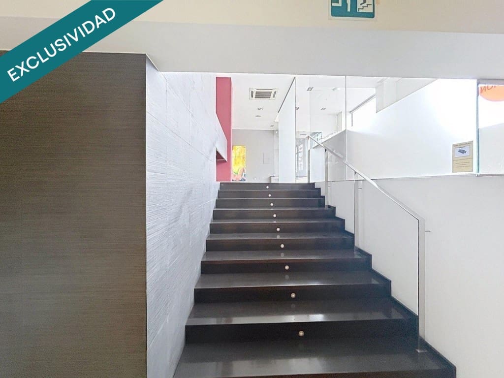 Commercial for sale in Santiago de Compostela - € 412,000 (Ref: 9595337)