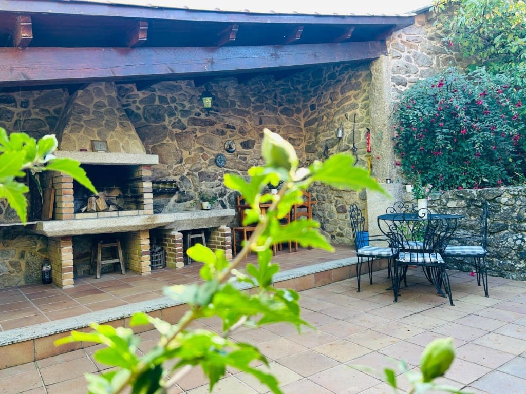 4 bedroom Finca/Country House for sale in Mondariz with garage - € 385,000 (Ref: 9595338)