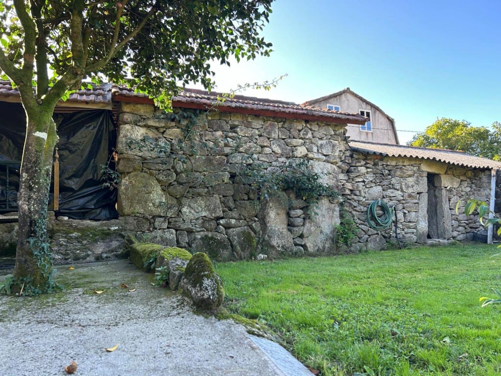 4 bedroom Finca/Country House for sale in Mondariz with garage - € 385,000 (Ref: 9595338)