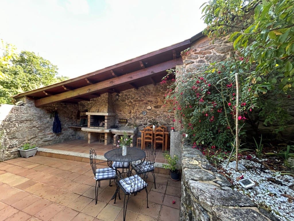 4 bedroom Finca/Country House for sale in Mondariz with garage - € 385,000 (Ref: 9595338)