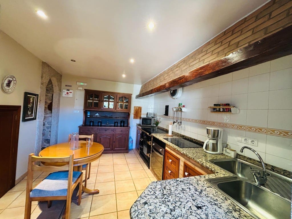 4 bedroom Finca/Country House for sale in Mondariz with garage - € 385,000 (Ref: 9595338)