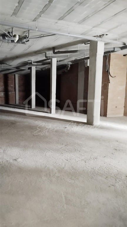 Erhverv til salg i Ames med garage - € 125.000 (Ref: 9595341)