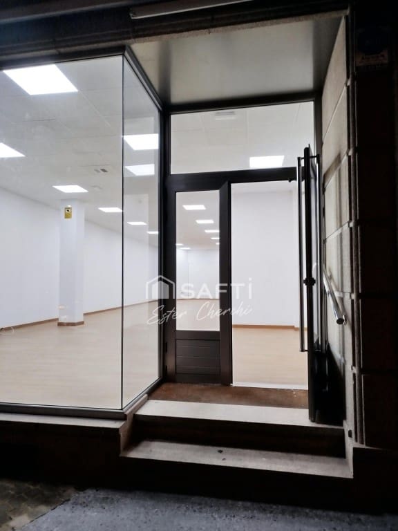 Commercial for rent in Ames - € 2,200 (Ref: 9595342)