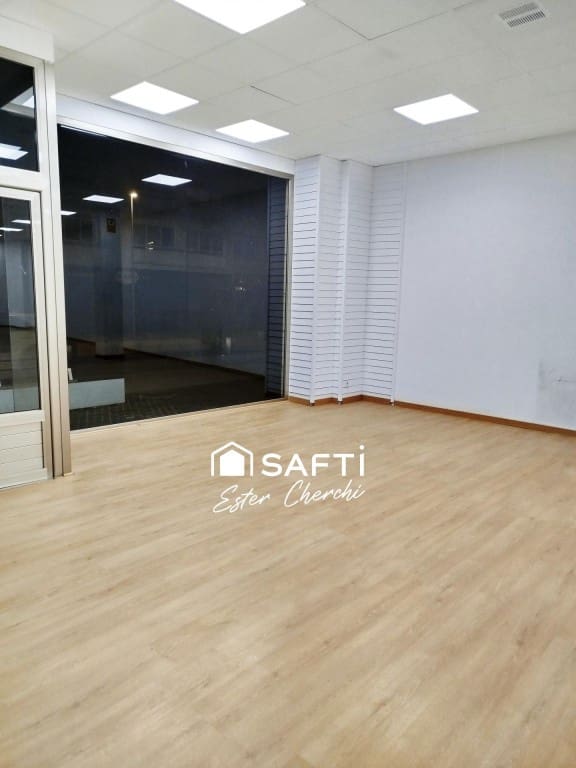 Commercial for rent in Ames - € 2,200 (Ref: 9595342)