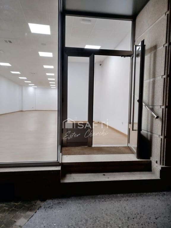 Commercial for rent in Ames - € 2,200 (Ref: 9595342)