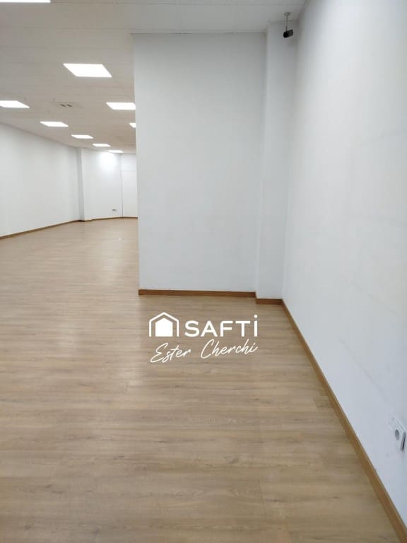 Commercial for rent in Ames - € 2,200 (Ref: 9595342)