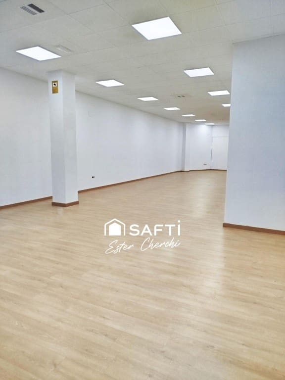 Commercial for rent in Ames - € 2,200 (Ref: 9595342)