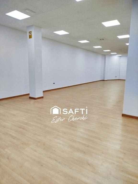 Commercial for rent in Ames - € 2,200 (Ref: 9595342)