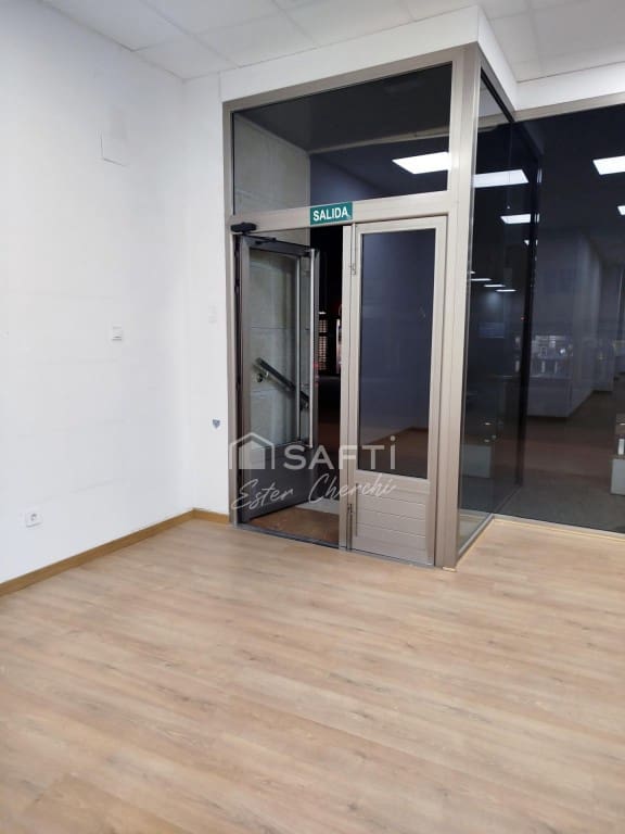 Commercial for rent in Ames - € 2,200 (Ref: 9595342)