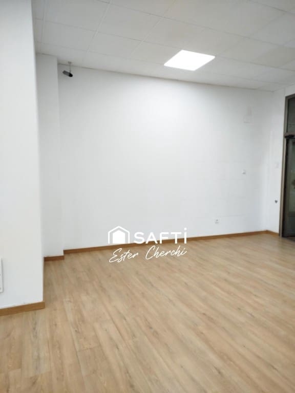 Commercial for rent in Ames - € 2,200 (Ref: 9595342)