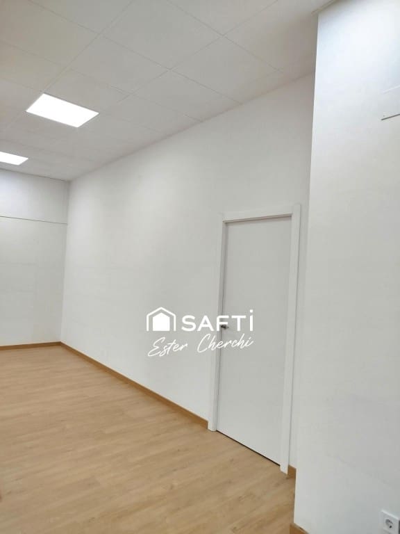 Commercial for rent in Ames - € 2,200 (Ref: 9595342)