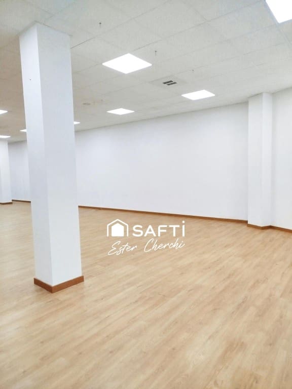 Commercial for rent in Ames - € 2,200 (Ref: 9595342)