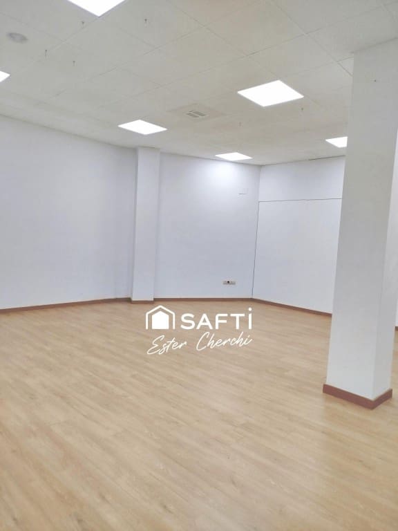 Commercial for rent in Ames - € 2,200 (Ref: 9595342)