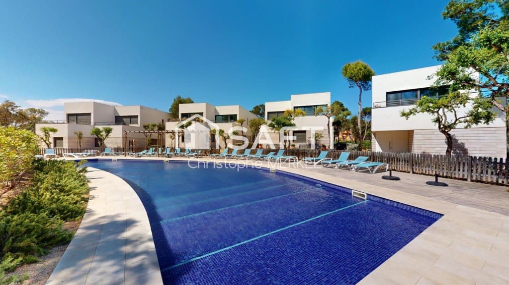 4 sypialnia Willa na sprzedaż w Calella de Palafrugell z basenem garażem - 825 000 € (Ref: 9595343)