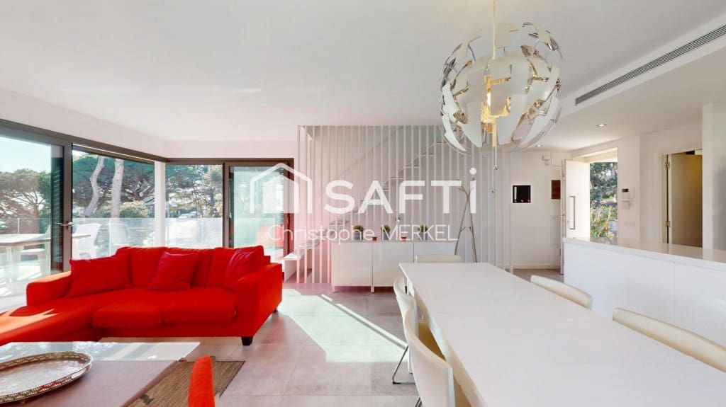 4 sypialnia Willa na sprzedaż w Calella de Palafrugell z basenem garażem - 825 000 € (Ref: 9595343)