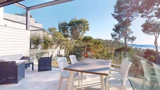 4 sypialnia Willa na sprzedaż w Calella de Palafrugell, Palafrugell z basenem garażem - 825 000 € (Ref: 9595343)