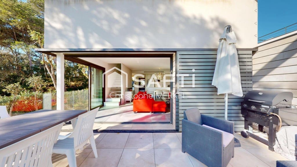 4 sypialnia Willa na sprzedaż w Calella de Palafrugell z basenem garażem - 825 000 € (Ref: 9595343)