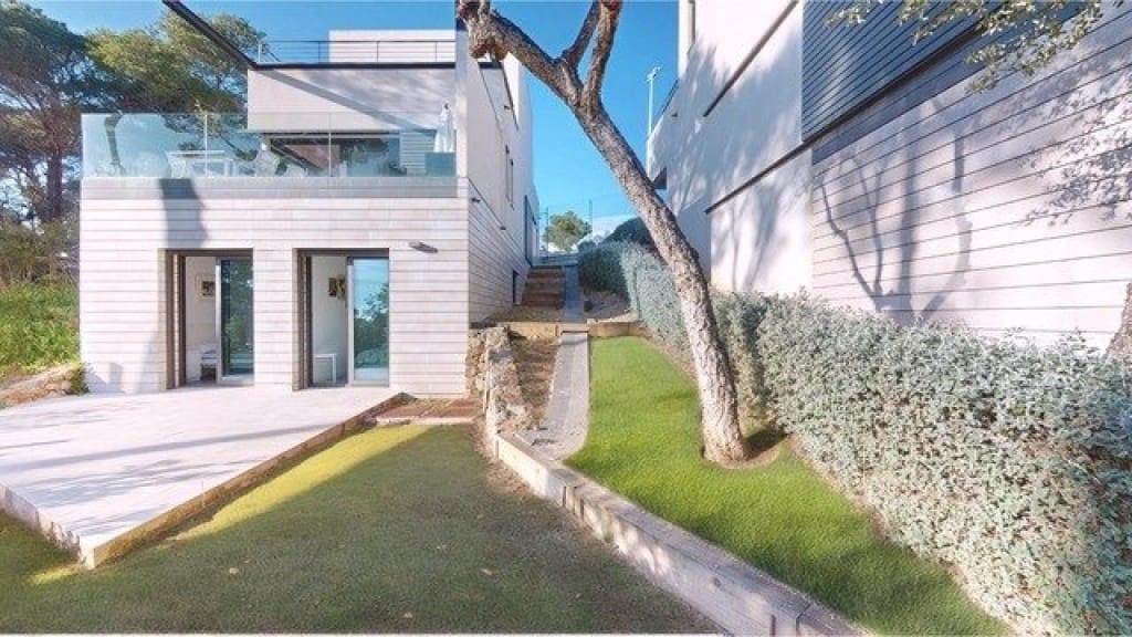 4 sypialnia Willa na sprzedaż w Calella de Palafrugell z basenem garażem - 825 000 € (Ref: 9595343)