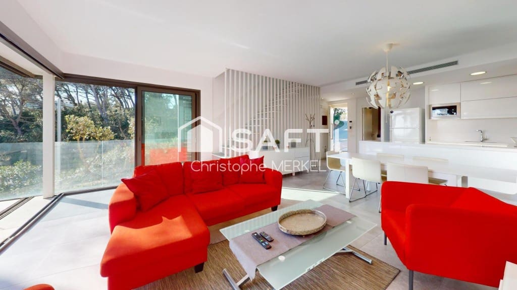 4 sypialnia Willa na sprzedaż w Calella de Palafrugell z basenem garażem - 825 000 € (Ref: 9595343)