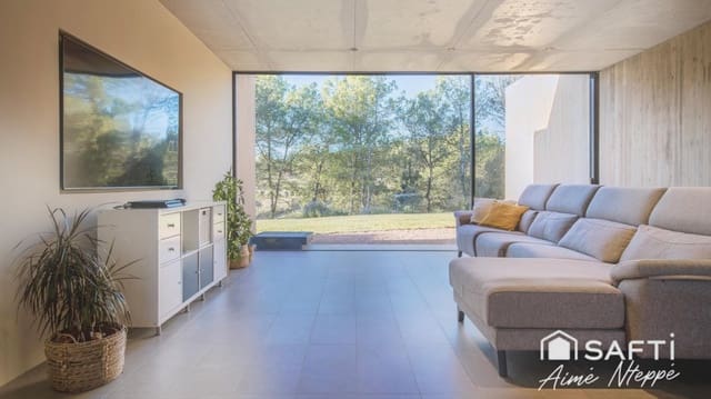 6 Zimmer Villa zu verkaufen in Sant Julià de Ramis mit Pool Garage - 985.000 € (Ref: 9595345)