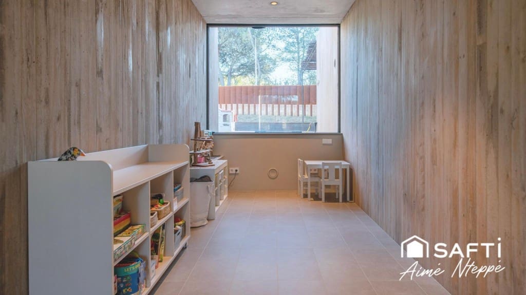 6 bedroom Villa for sale in Sant Julia de Ramis with pool garage - € 985,000 (Ref: 9595345)