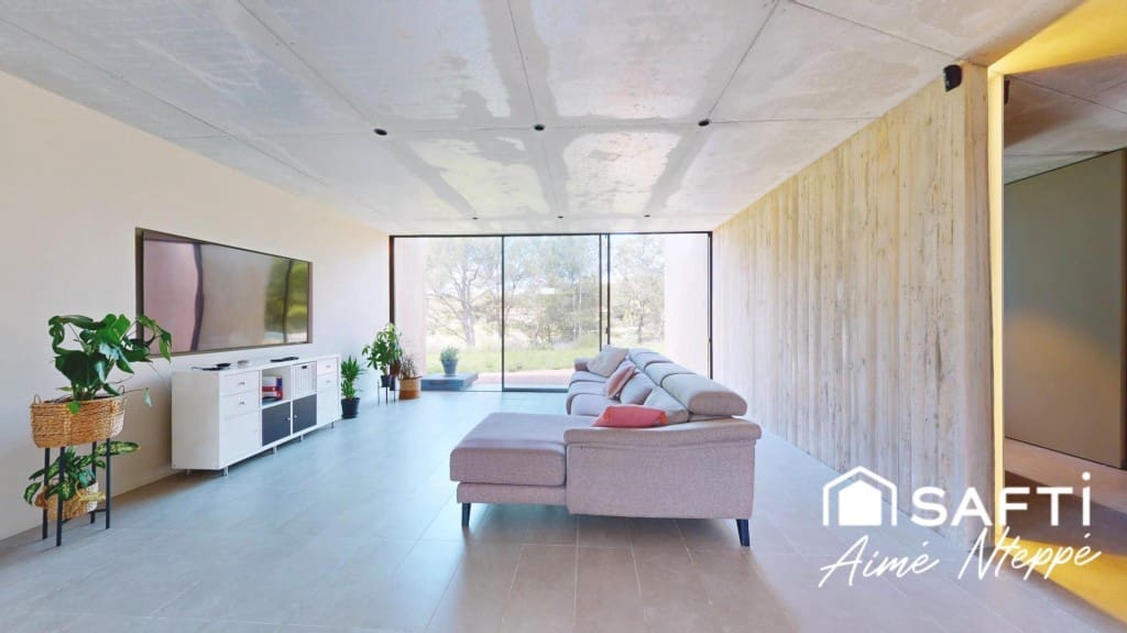 6 bedroom Villa for sale in Sant Julia de Ramis with pool garage - € 985,000 (Ref: 9595345)