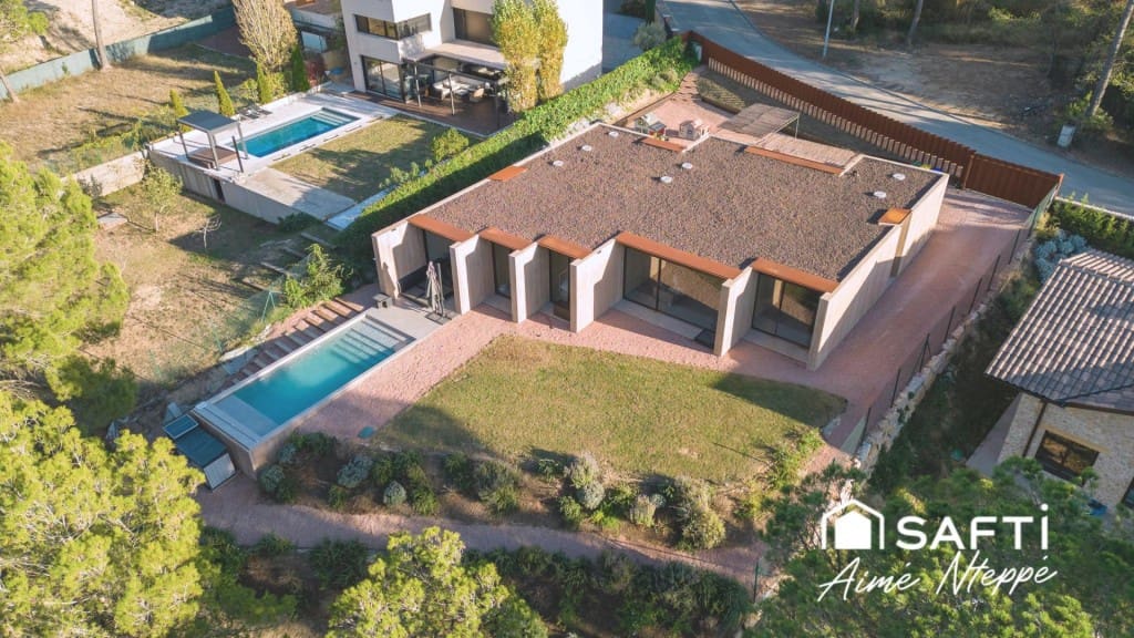 6 bedroom Villa for sale in Sant Julia de Ramis with pool garage - € 985,000 (Ref: 9595345)