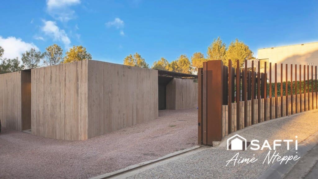 6 bedroom Villa for sale in Sant Julia de Ramis with pool garage - € 985,000 (Ref: 9595345)