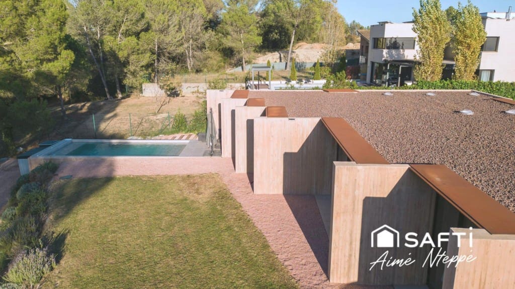 6 bedroom Villa for sale in Sant Julia de Ramis with pool garage - € 985,000 (Ref: 9595345)