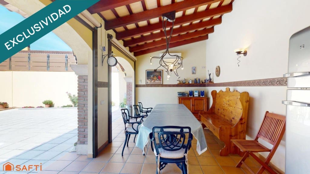 5 bedroom Villa for sale in Girona city with pool garage - € 630,000 (Ref: 9595346)