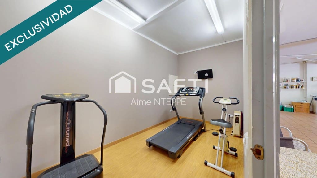 5 bedroom Villa for sale in Girona city with pool garage - € 630,000 (Ref: 9595346)