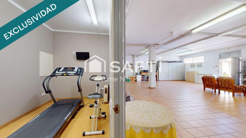 5 bedroom Villa for sale in Girona city with pool garage - € 630,000 (Ref: 9595346)