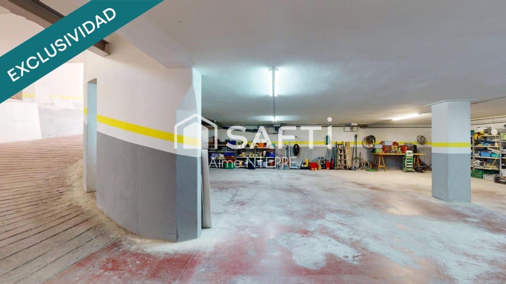 5 bedroom Villa for sale in Girona city with pool garage - € 630,000 (Ref: 9595346)