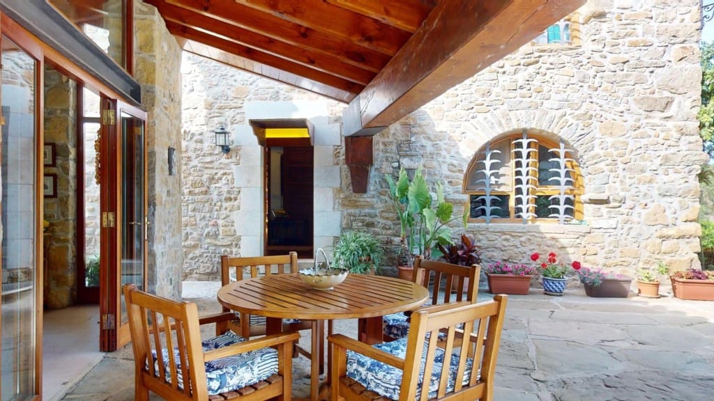 7 soveværelse Finca/Landehus til salg i Palol de Revardit med swimmingpool garage - € 949.650 (Ref: 9595347)