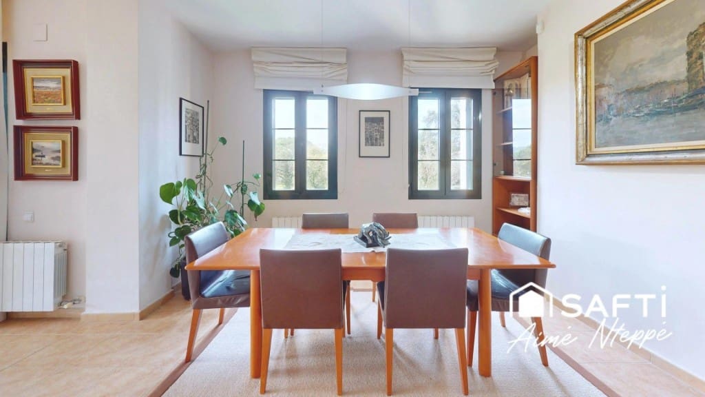 5 bedroom Villa for sale in Sant Julia de Ramis with pool garage - € 755,000 (Ref: 9595349)