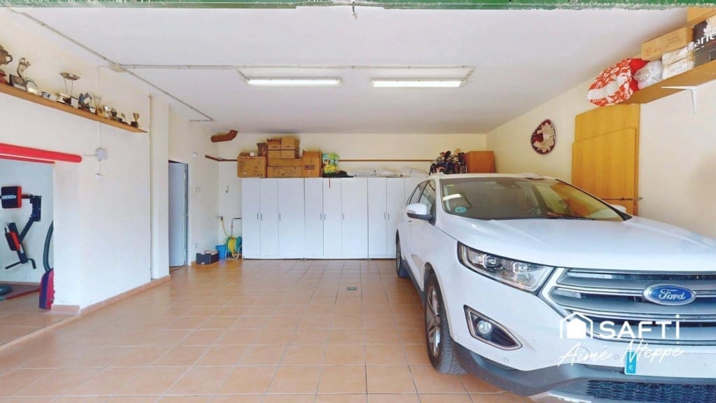 5 bedroom Villa for sale in Sant Julia de Ramis with pool garage - € 755,000 (Ref: 9595349)