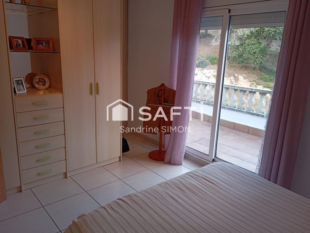 3 makuuhuone Huvila myytävänä paikassa Lloret de Mar mukana uima-altaan 
autotalli - 380 000 € (Ref: 9595353)