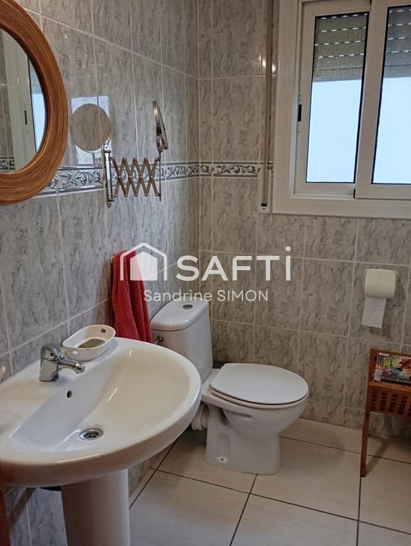 3 makuuhuone Huvila myytävänä paikassa Lloret de Mar mukana uima-altaan 
autotalli - 380 000 € (Ref: 9595353)