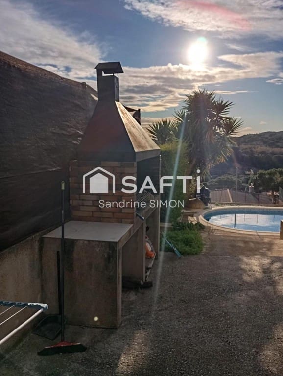 3 makuuhuone Huvila myytävänä paikassa Lloret de Mar mukana uima-altaan 
autotalli - 380 000 € (Ref: 9595353)