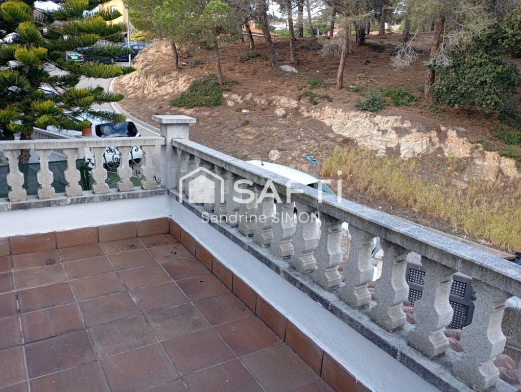 3 makuuhuone Huvila myytävänä paikassa Lloret de Mar mukana uima-altaan 
autotalli - 380 000 € (Ref: 9595353)