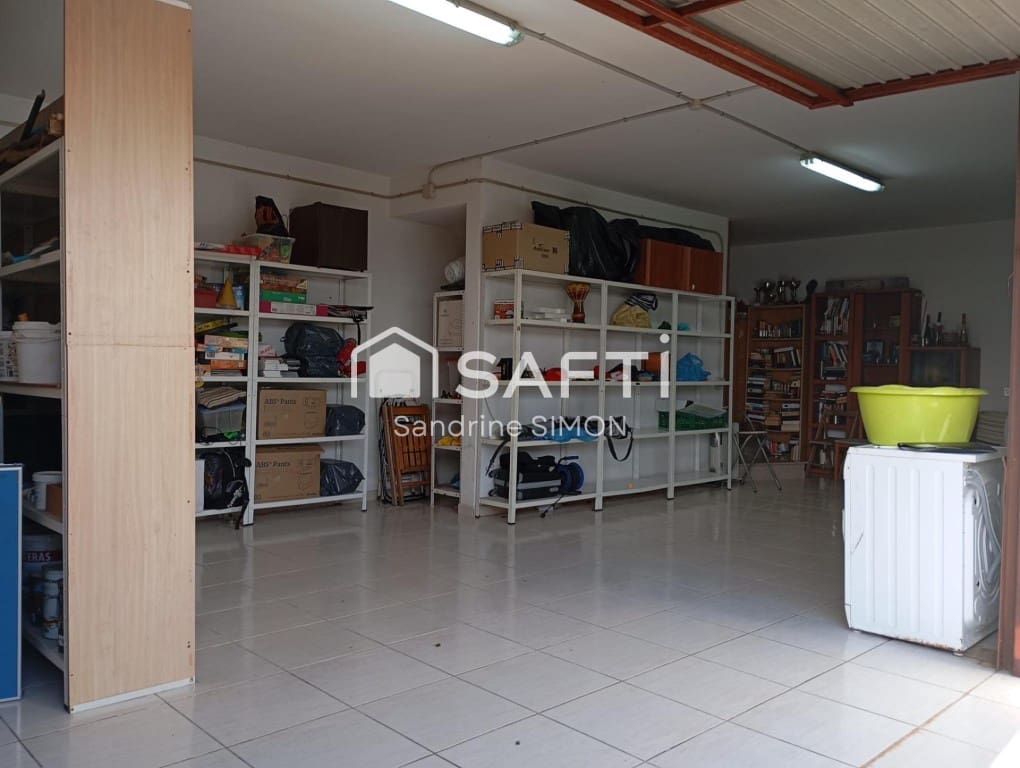 3 makuuhuone Huvila myytävänä paikassa Lloret de Mar mukana uima-altaan 
autotalli - 380 000 € (Ref: 9595353)