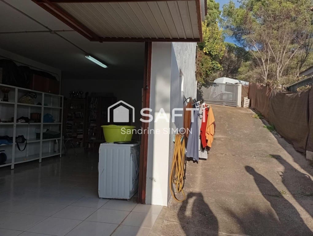 3 makuuhuone Huvila myytävänä paikassa Lloret de Mar mukana uima-altaan 
autotalli - 380 000 € (Ref: 9595353)