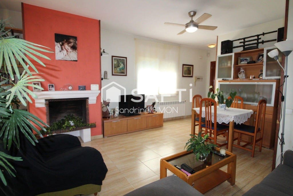 4 soveværelse Villa til salg i Lloret de Mar med swimmingpool garage - € 275.000 (Ref: 9595356)