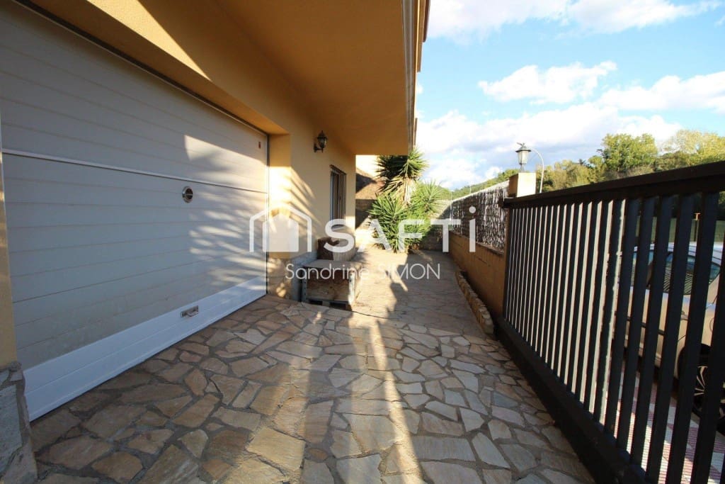 4 soveværelse Villa til salg i Lloret de Mar med swimmingpool garage - € 275.000 (Ref: 9595356)