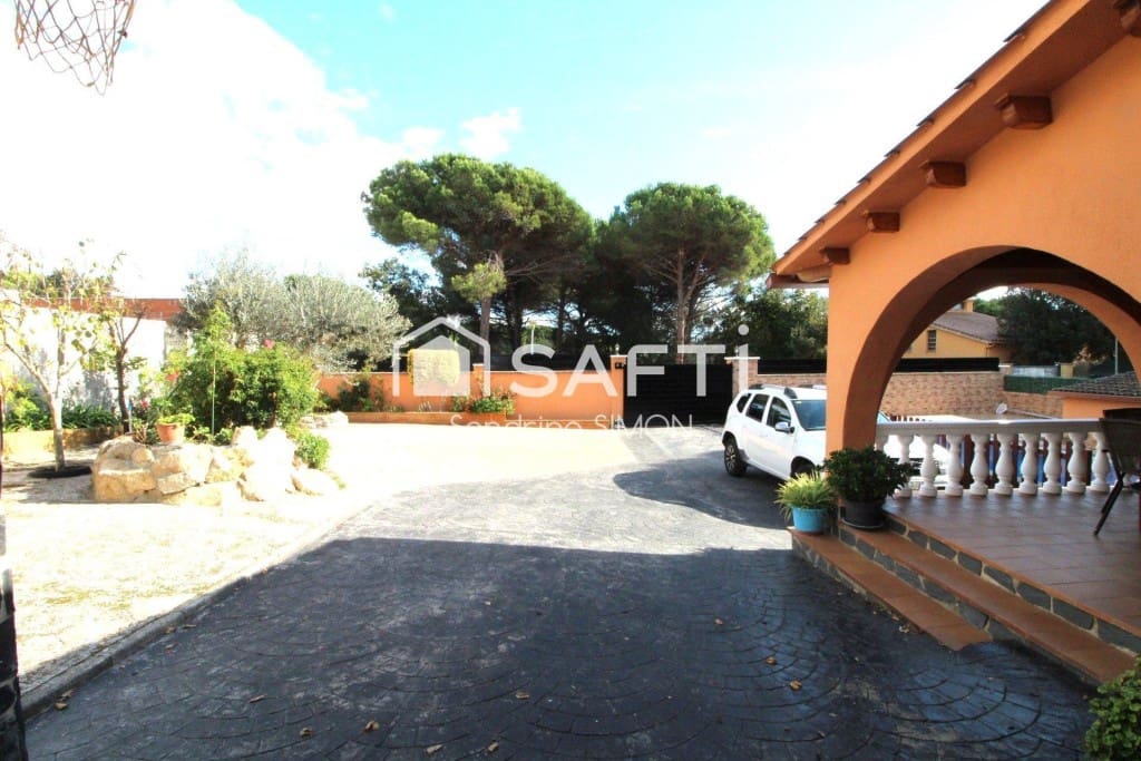 6 soveværelse Villa til salg i Vidreres med swimmingpool garage - € 490.000 (Ref: 9595358)