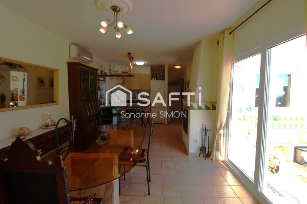 5 soveværelse Villa til salg i Lloret de Mar med swimmingpool - € 449.000 (Ref: 9595360)