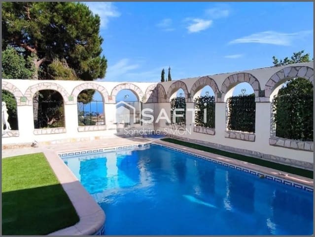 5 soveværelse Villa til salg i Serra Brava, Lloret de Mar med swimmingpool - € 449.000 (Ref: 9595360)