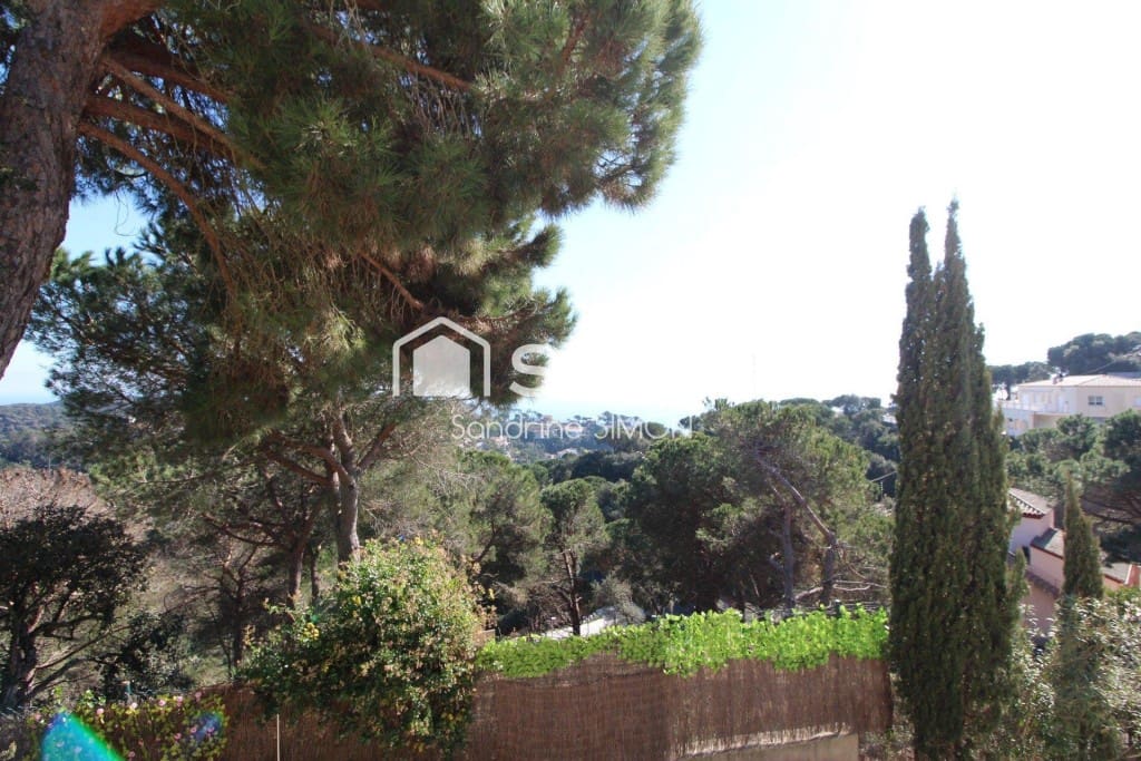 5 soveværelse Villa til salg i Lloret de Mar med swimmingpool - € 449.000 (Ref: 9595360)